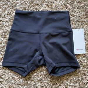 Lululemon Wundertrain 4” Short. Black. Size 6